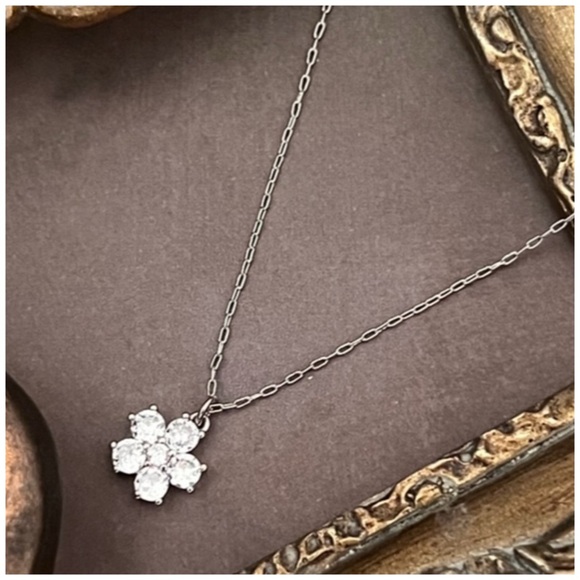 KATE SPADE • Silver Gleaming Gardenia Necklace Earrings Bracelet Set - Picture 4 of 10